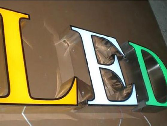 岳池介绍LED招牌的基础知识。